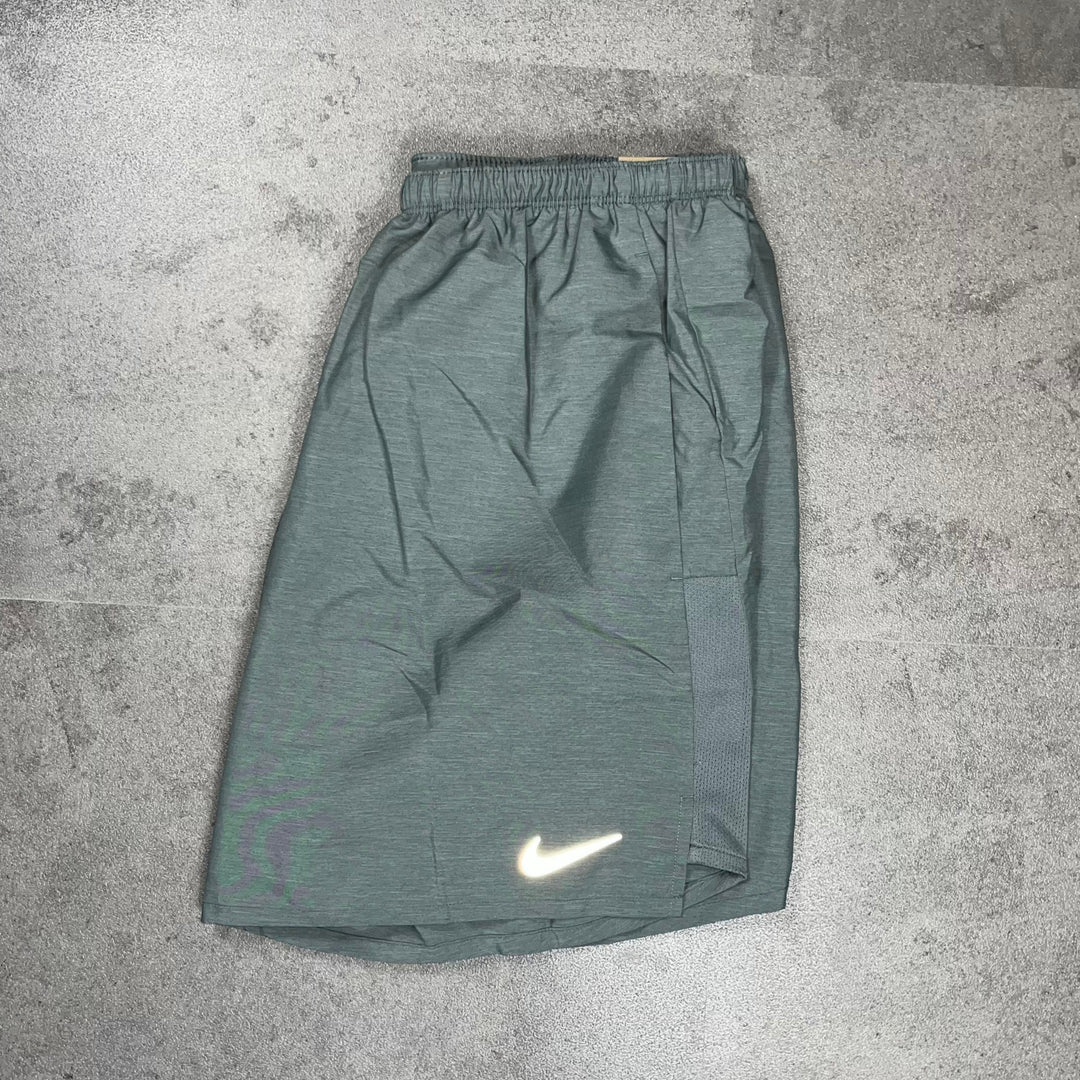 Nike Challenger Shorts 7"-Grey