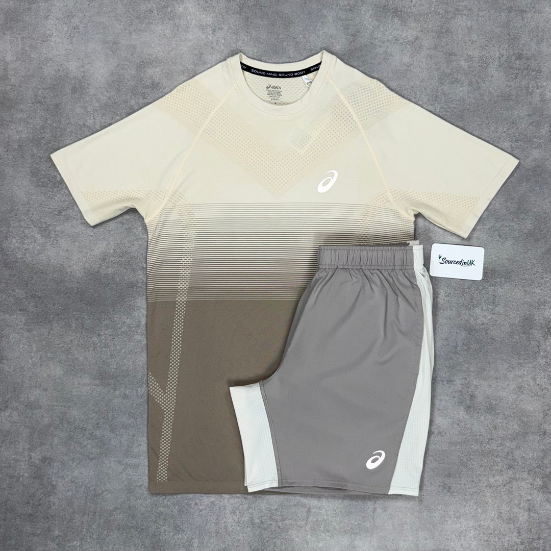 Asics Seamless T-Shirt Beige & Beige 7” Challenger Shorts Set