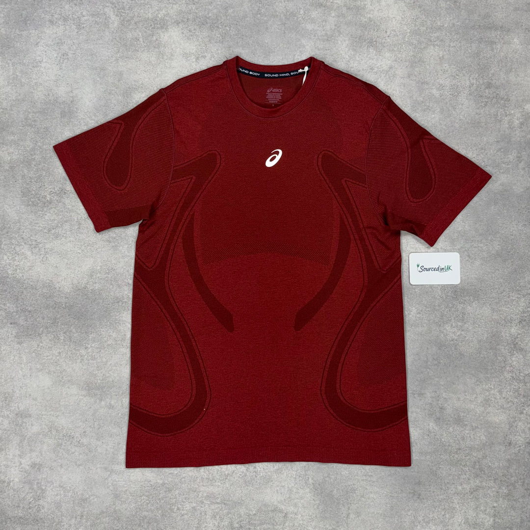 Asics Seamless T-Shirt Burgundy & Burgundy 7” Challenger Shorts Set