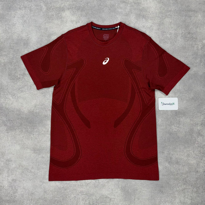 Asics Seamless T-Shirt Burgundy & Burgundy 7” Challenger Shorts Set
