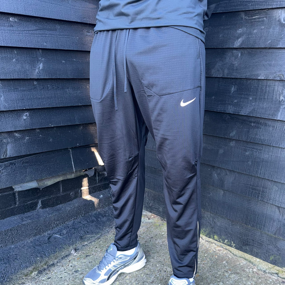Nike Essentials Windbreaker Jacket Grey & Black Phenom Bottoms Set