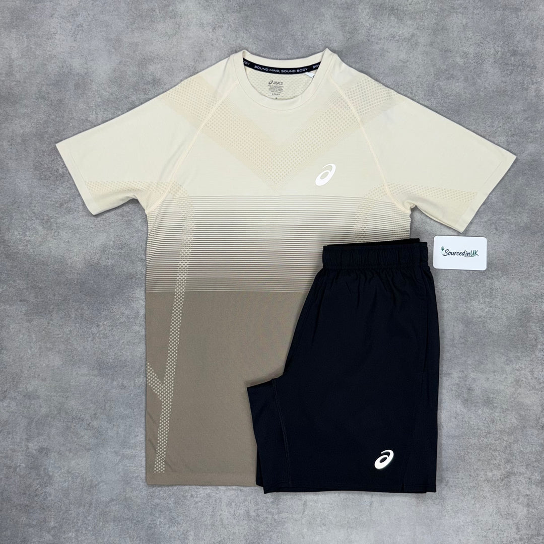 Asics Seamless T-Shirt Beige & Black 7” Challenger Shorts Set