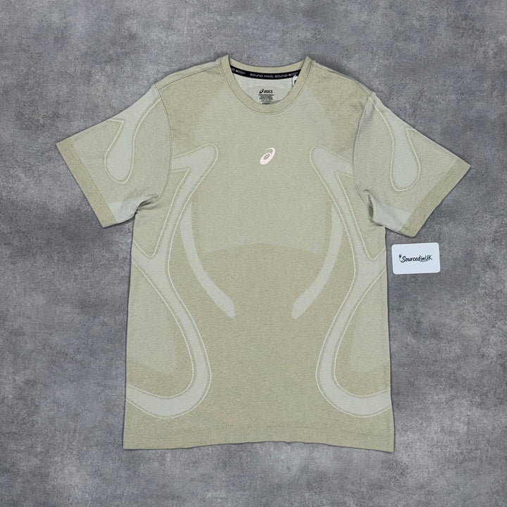 Asics Seamless T-Shirt Cream & Brown 7” Icon Shorts Set