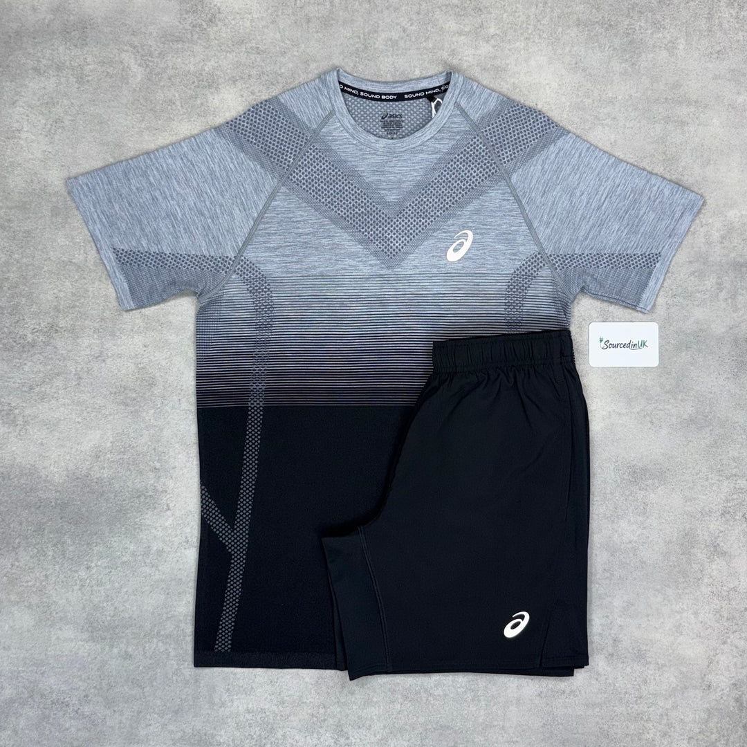 Asics Seamless T-Shirt Black & Black 7” Challenger Shorts Set